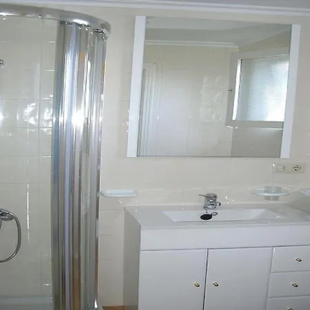 Hébergement de vacances House - 2 Bedrooms With Wifi - 00117