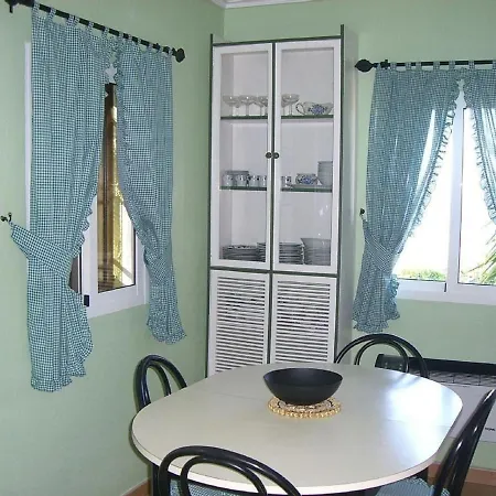 Hébergement de vacances House - 2 Bedrooms With Wifi - 00117 *